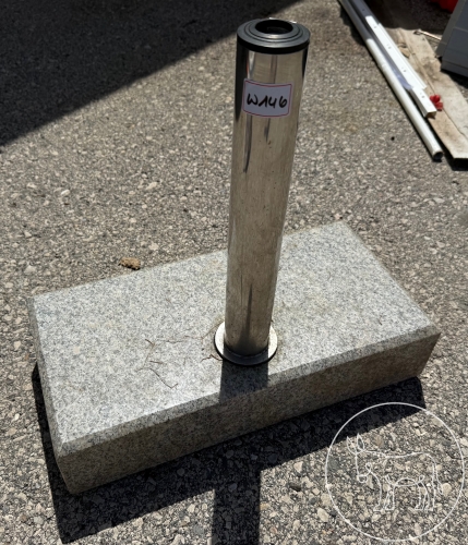 Bild 146 - Schirmständer aus Stein