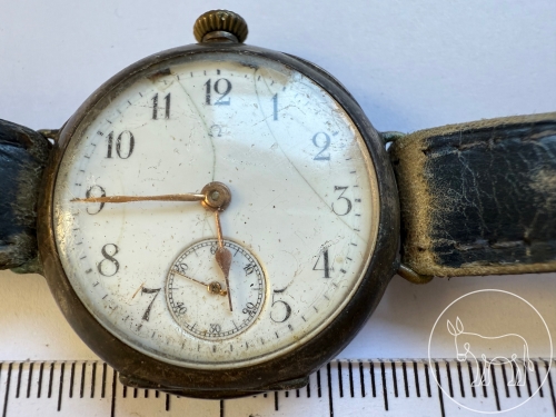 017 - Antike OMEGA Armbanduhr
