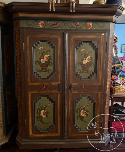 002 - Antiker Bauernschrank aus 1748