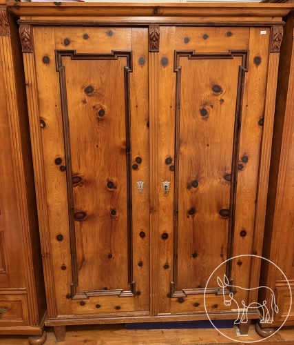 058 - antiker Kleiderschrank von 1830 (ohne Inhalt)