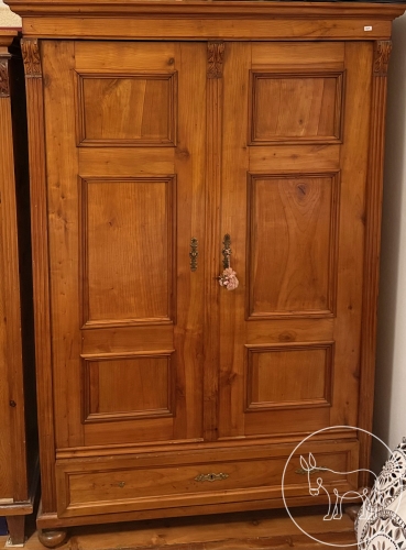 059 - antiker Kleiderschrank (ohne Inhalt)