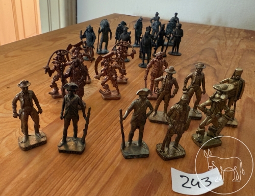 Bild 243 - Zinn-Soldaten und andere Figuren
