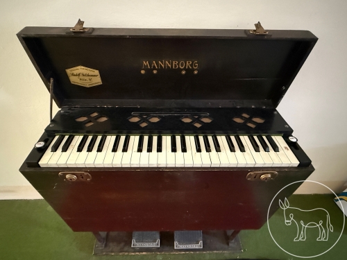 252 - Antikes Harmonium