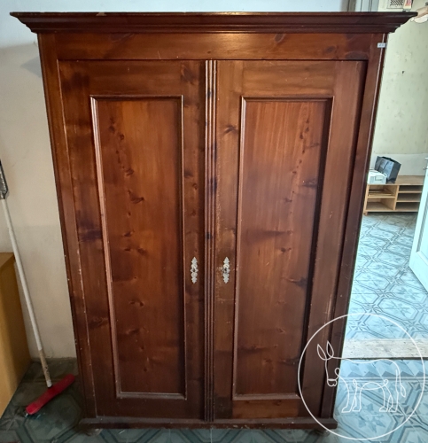 271 - Holzschrank massiv