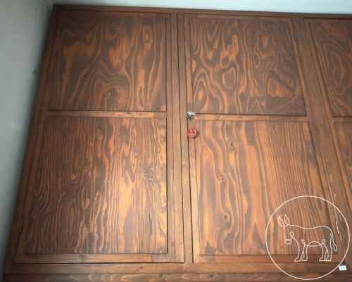 275 - massiver Holzschrank klein
