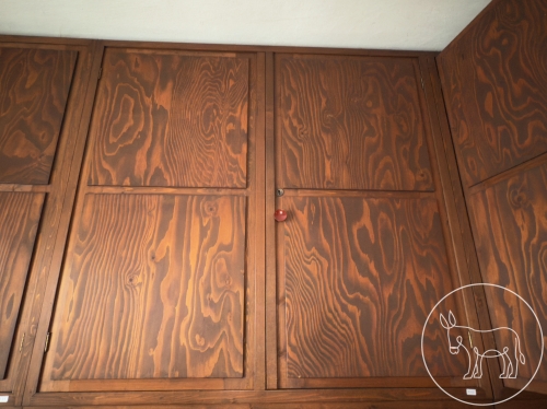 277 - massiver Holzschrank klein
