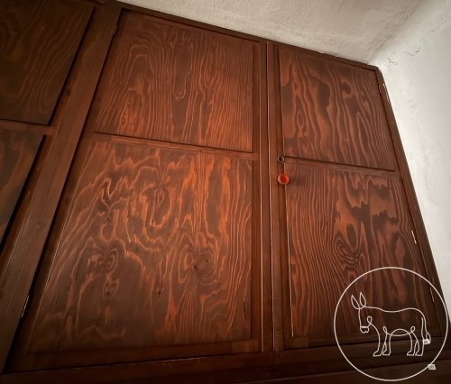 283 - massiver Holzschrank klein