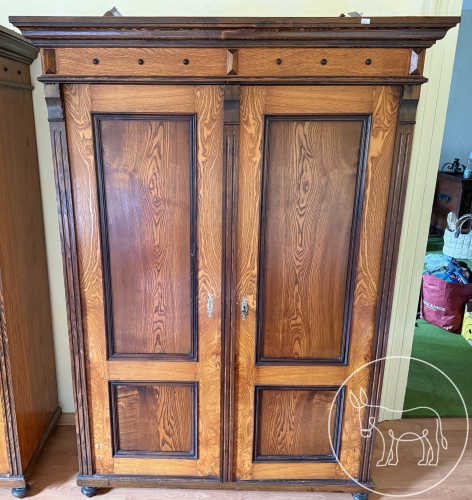 293 - massiver Holzschrank