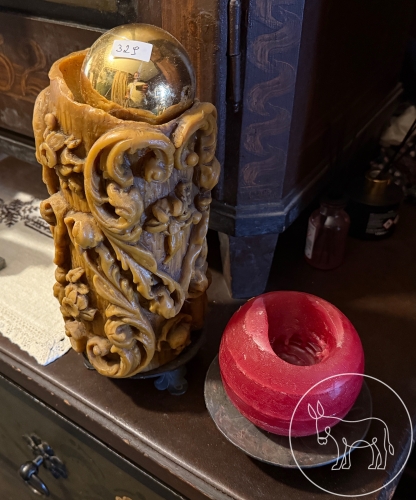 329 - 2 Kerzen auf Kerzenständer