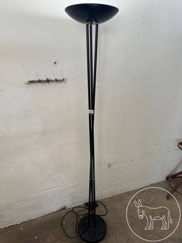 Bild 085 - schwarze Stehlampe