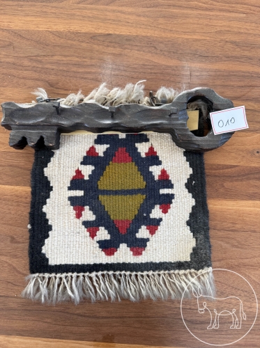 Bild 10 - Kelim mit Schlüsselhalter