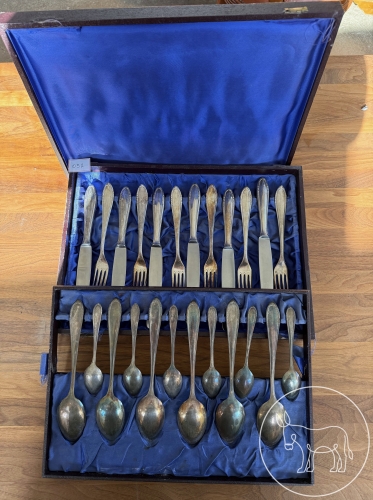 32 - Besteck-Set 24-teilig