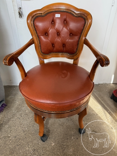 37- Ledersessel mit Rollen