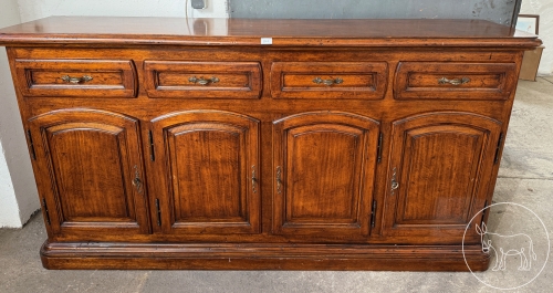 67 - Massives Sideboard