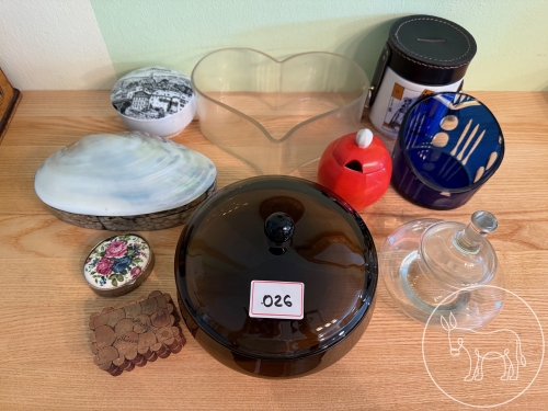 Bild 026 - Diverse Aufbewahrungsutensilien