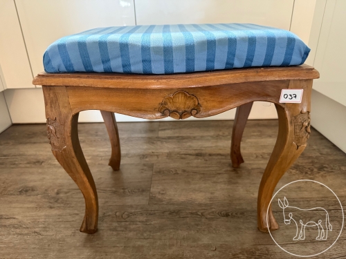 037 - antiker Hocker