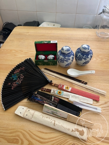 045 - Diverse asiatische Utensilien