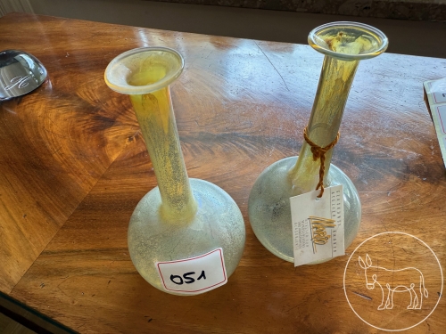 Bild 051 - 2 kleine mundgeblasene Vasen