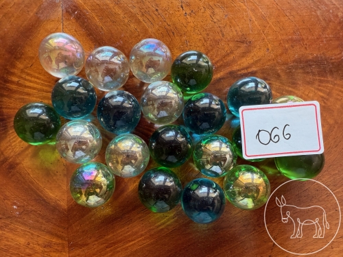 Bild 066 - 21 Stück Murmeln