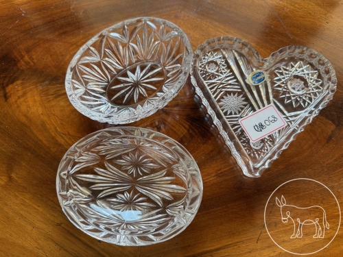 068 - 2 geschliffene Schalen