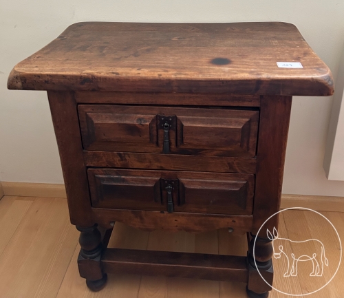 127 - Rustikales Nachtkästchen Vollholz