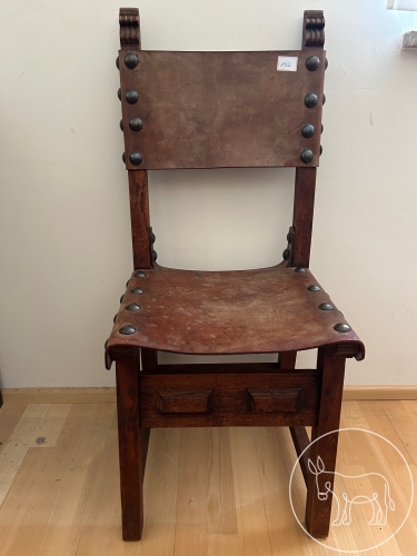 132 - Massiver Holzsessel mit Leder