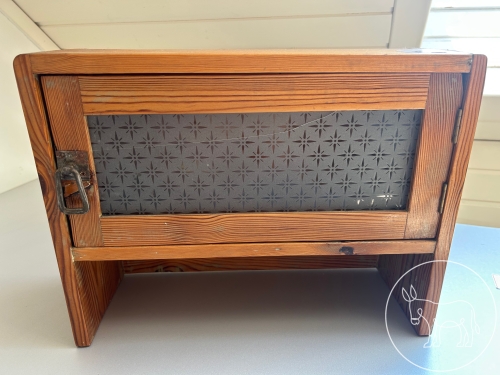 267 - kleines Holzkästchen mit Türe