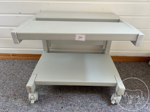 Bild 287 - Bürobeistelltisch