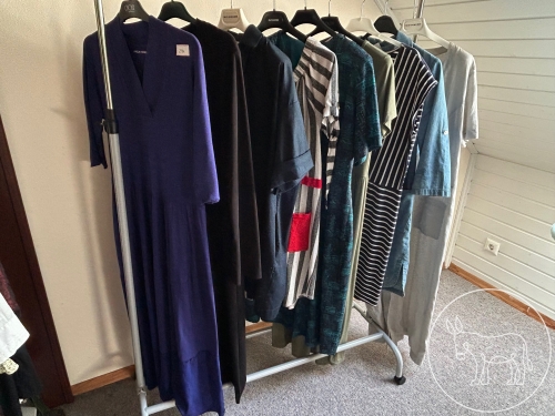 Bild 294 - Kleider Konvolut