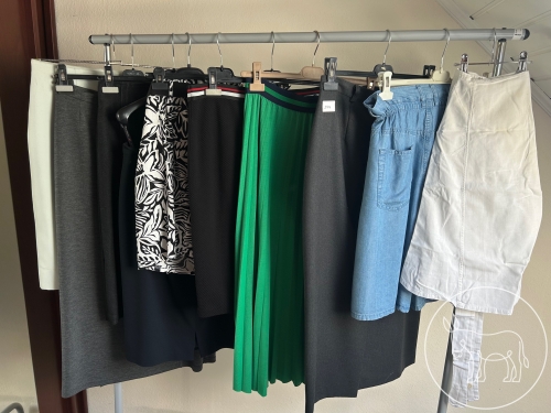 Bild 299 - Röcke Konvolut