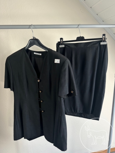 Bild 302 - Schwarzes Sommerkostüm