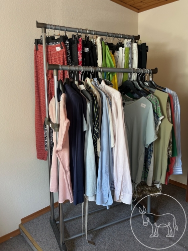 Bild 323 - Doppelter Kleiderständer (ohne Kleidung)