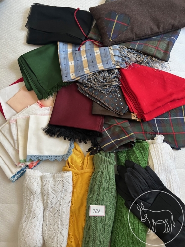 Bild 328 - Trachten-Zubehör