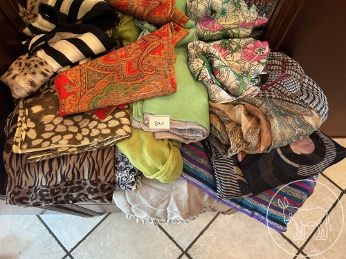 Bild 341 - Schals und Tücher Konvolut