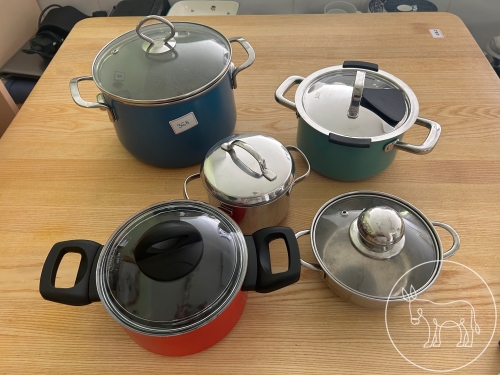 Bild 368 - verschiedene Töpfe mit Deckel