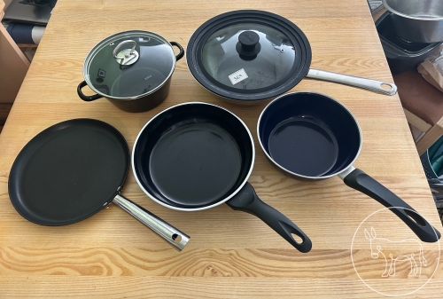 Bild 369 - Diverse Pfannen und Töpfe