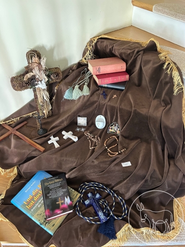 Bild 425 - Sakrale Utensilien