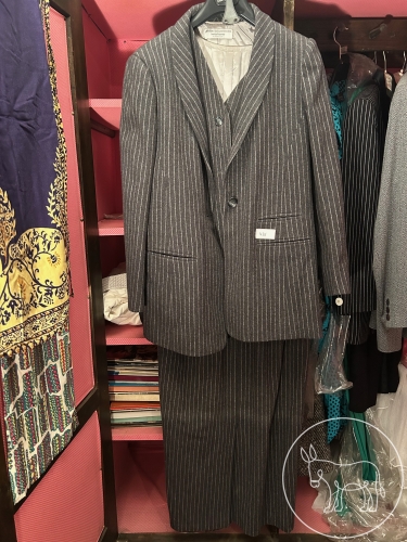 435 - Handgefertigtes Damenkostüm