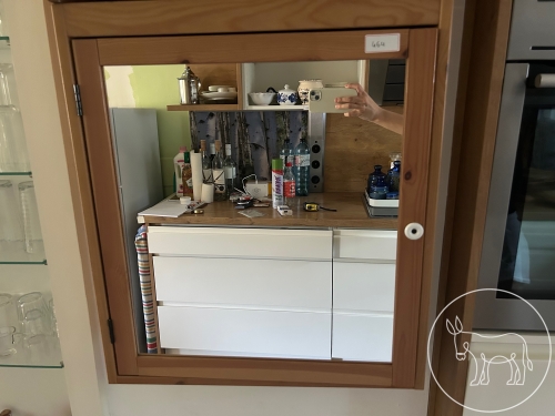 464 - Wandschrank mit verspiegelter Türe