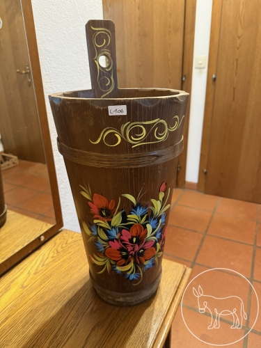 Bild 106 - Buttermodel / Schirmständer