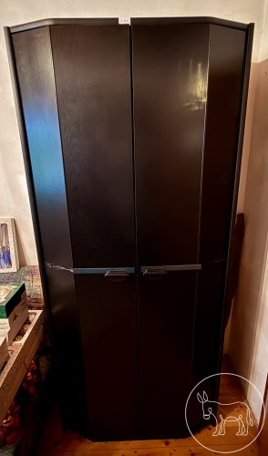 Bild 121 - Schwarzer Schrank