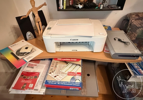 Bild 128 - Tisch inkl Drucker u. Zubehör