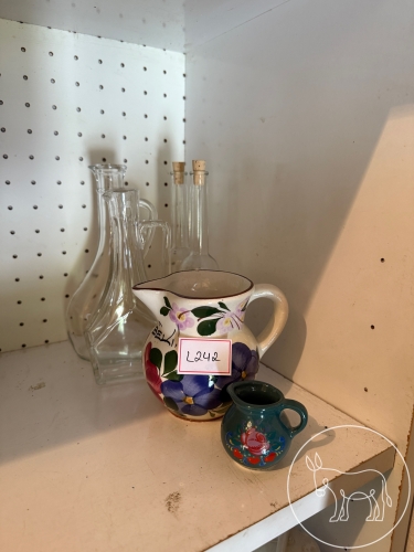 Bild 242 - Krüge und Fläschchen