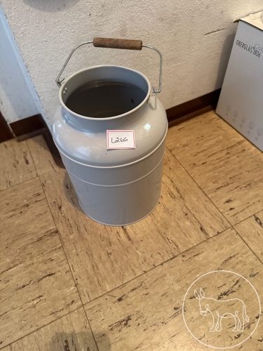 Bild 266 - Milchkanne