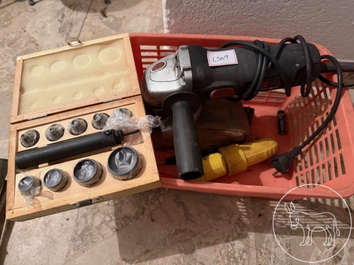 Bild 309 - Werkzeug und Nägel