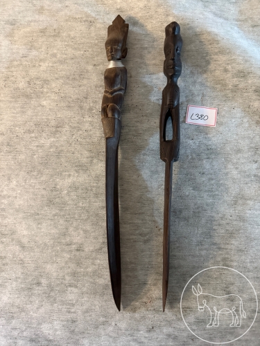 380 - Handgeschnitzte Holzmesser