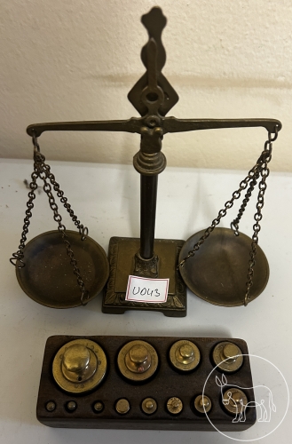 Bild 043 - Waage und Gewichter