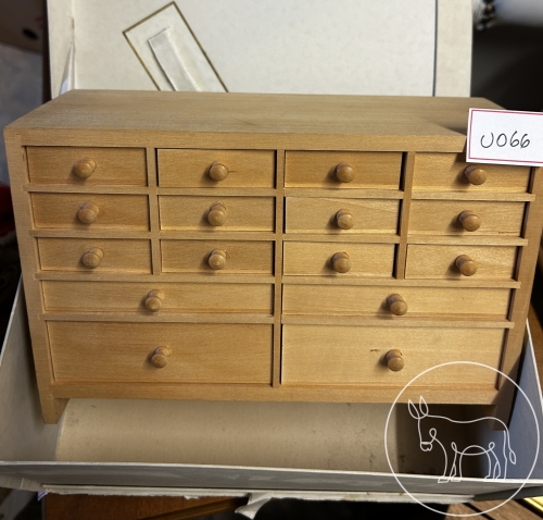 Bild 066 - Mini-Kommode Holz