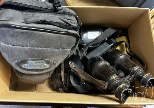 Bild 070 - Kameras und Ferngläser