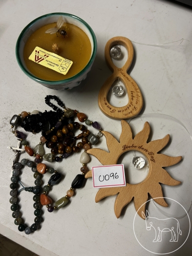 Bild 096 - Schmuck und Utensilien